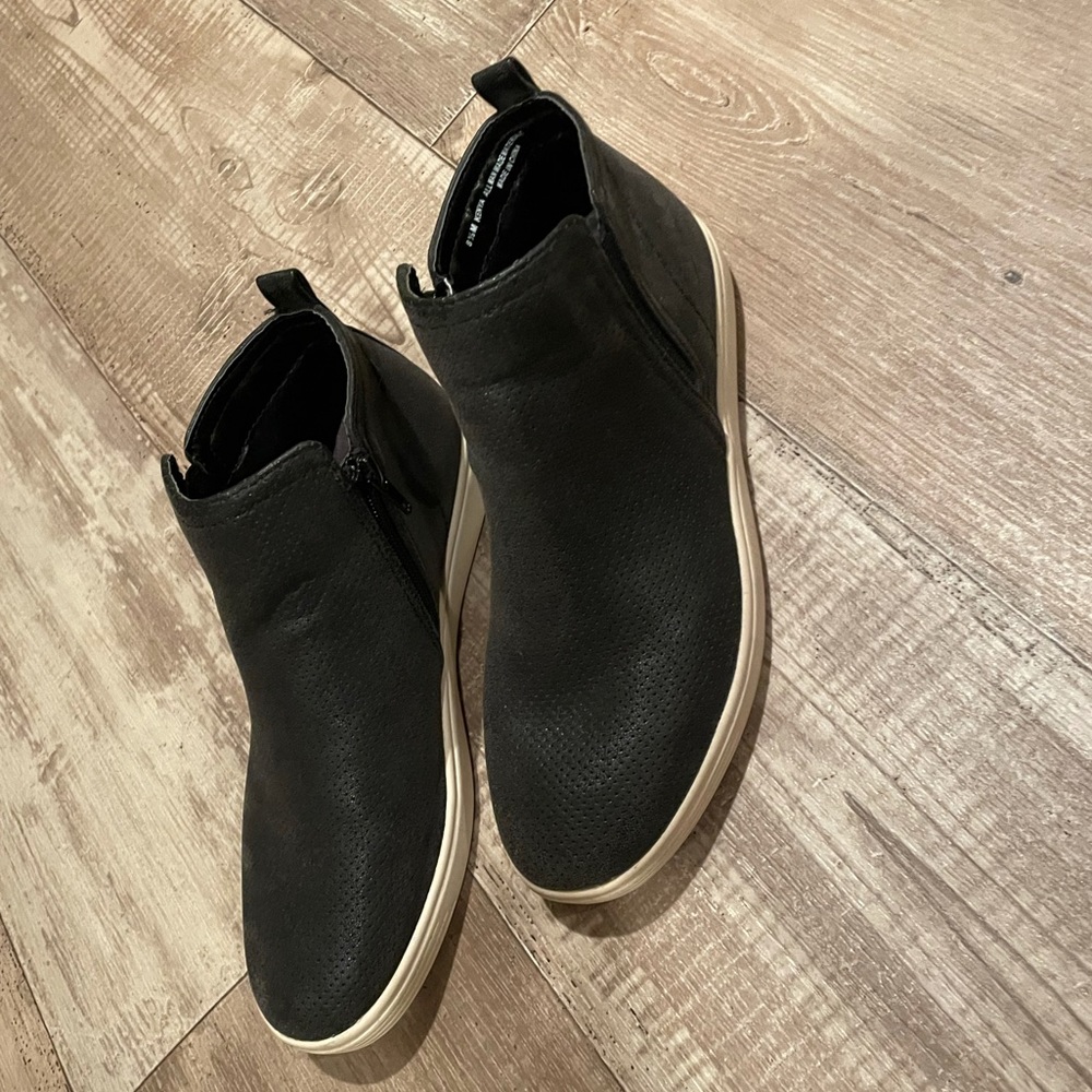 Women’s True Craft Black Ankle Zip Sneakers